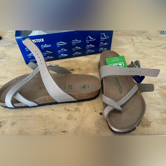 Womens Birkenstock Shoe - Picture 2 of 2